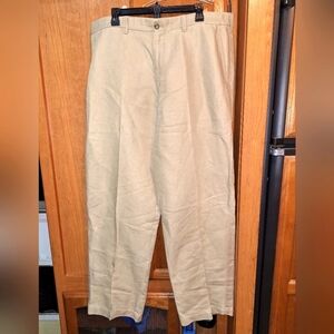 Izod men's linen blend dress slacks in a 38x32. Light khaki color. EUC.